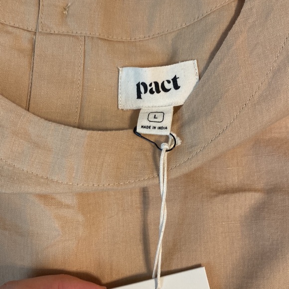 Pact Linen and organic cotton button back top - Picture 6 of 6